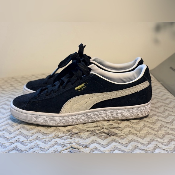 Puma Classic Suede Sneakers - Picture 4 of 9